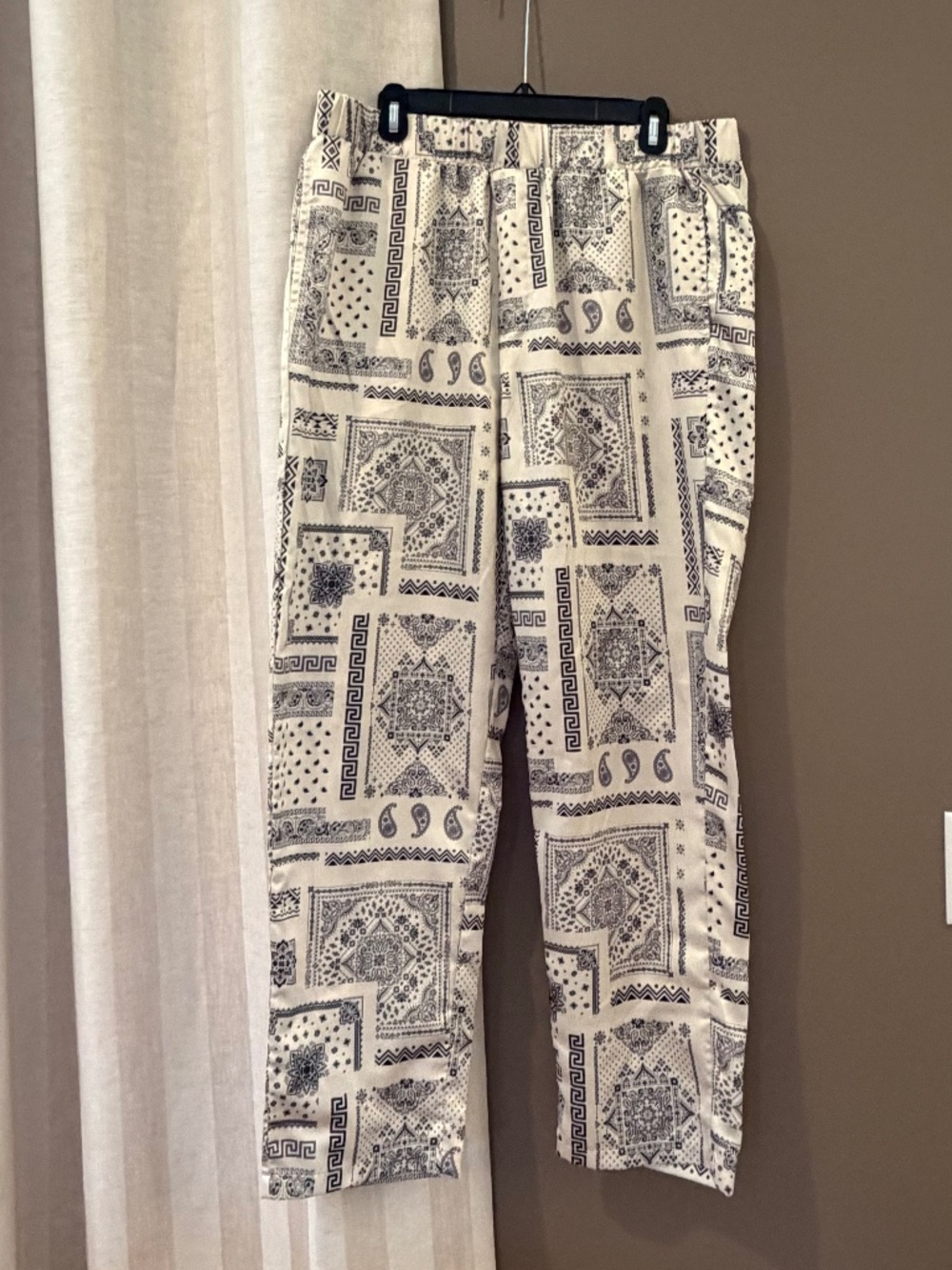 Snoop Dogg Supply Paisley Print Satin Look Pajama Pants Cream & Black Size Large